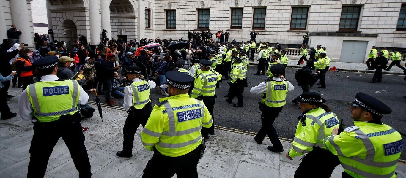 Βρετανία: Ένας 5χρονος πρόσφυγας από το Αφγανιστάν σκοτώθηκε πέφτοντας από παράθυρο ξενοδοχείου